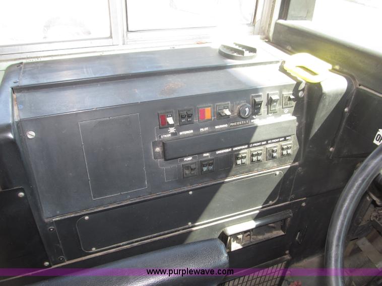 image for item B5178 1990 International 3800 Thomas Built school bus