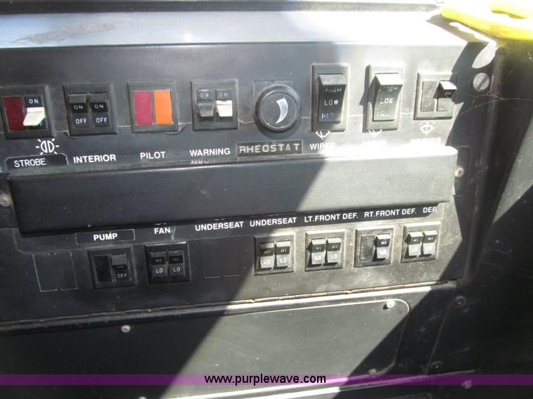 image for item B5178 1990 International 3800 Thomas Built school bus