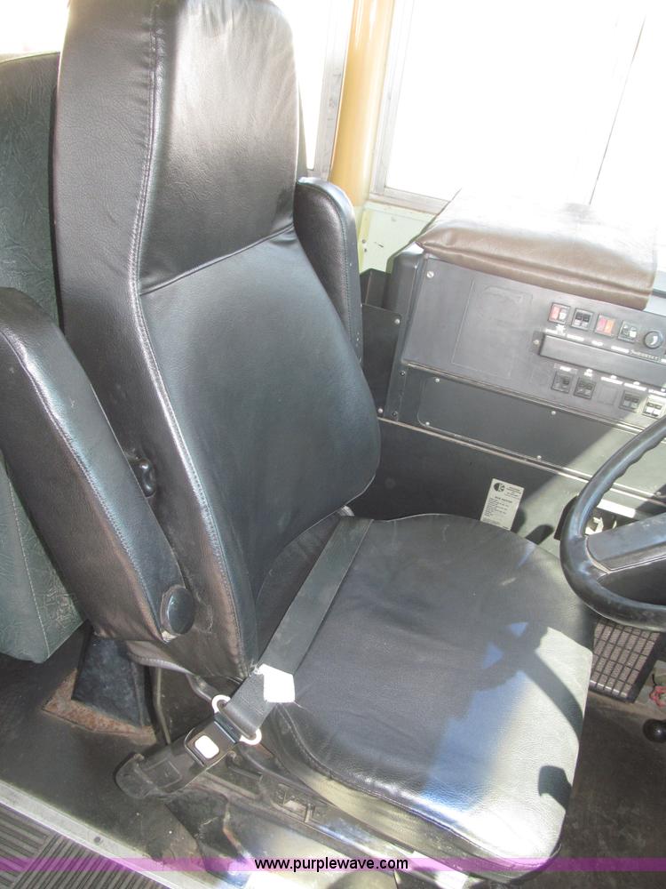 image for item B5178 1990 International 3800 Thomas Built school bus