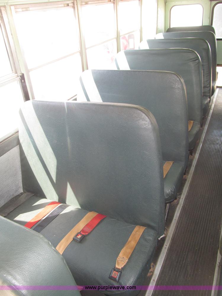 image for item B5178 1990 International 3800 Thomas Built school bus