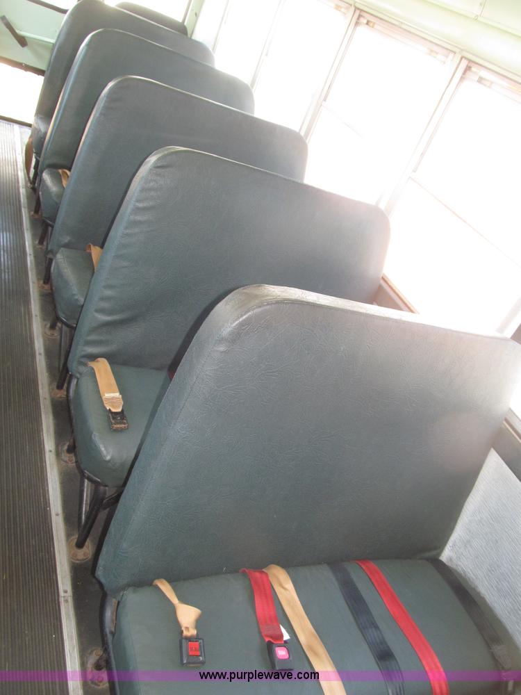 image for item B5178 1990 International 3800 Thomas Built school bus