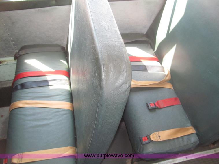 image for item B5178 1990 International 3800 Thomas Built school bus