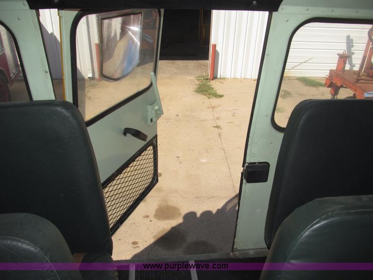 image for item B5178 1990 International 3800 Thomas Built school bus