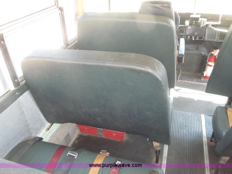 image for item B5178 1990 International 3800 Thomas Built school bus