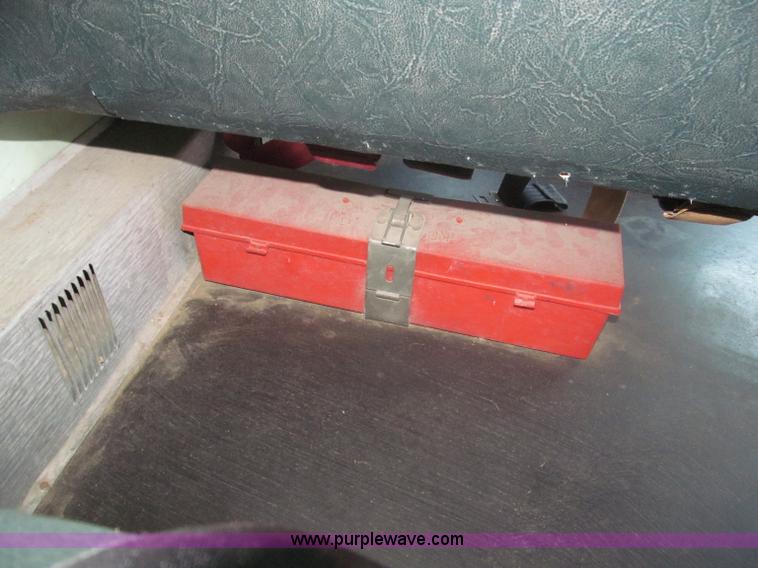 image for item B5178 1990 International 3800 Thomas Built school bus