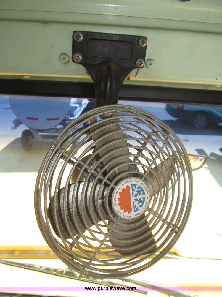 image for item B5178 1990 International 3800 Thomas Built school bus