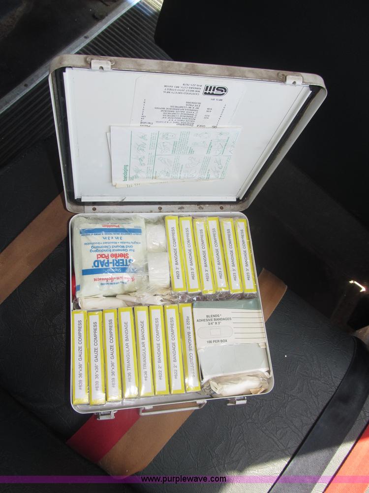 image for item B5178 1990 International 3800 Thomas Built school bus