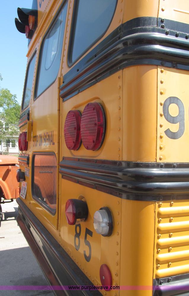 image for item B5178 1990 International 3800 Thomas Built school bus
