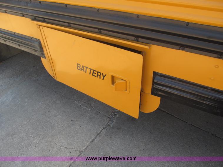 image for item B5178 1990 International 3800 Thomas Built school bus