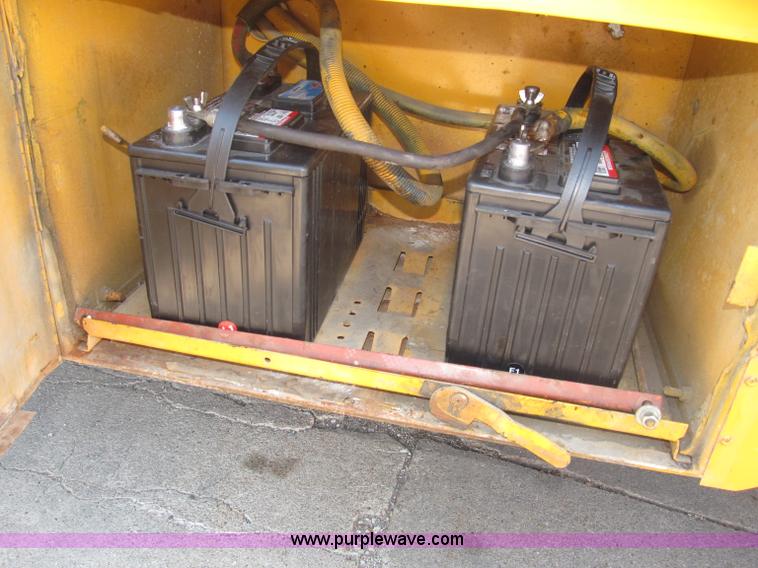 image for item B5178 1990 International 3800 Thomas Built school bus