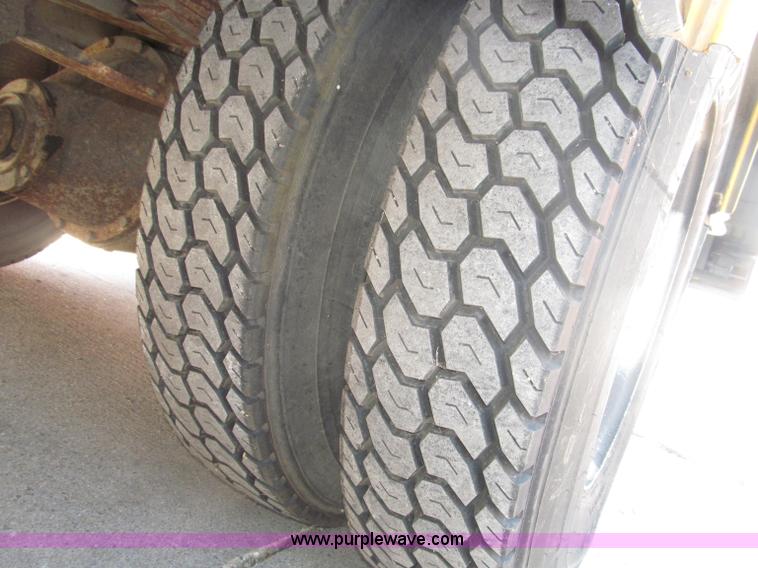 image for item B5178 1990 International 3800 Thomas Built school bus