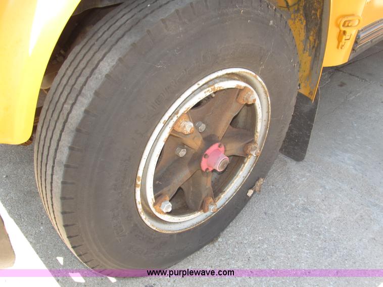 image for item B5178 1990 International 3800 Thomas Built school bus