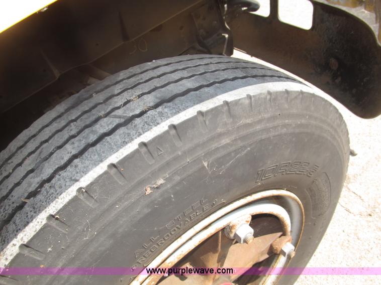 image for item B5178 1990 International 3800 Thomas Built school bus