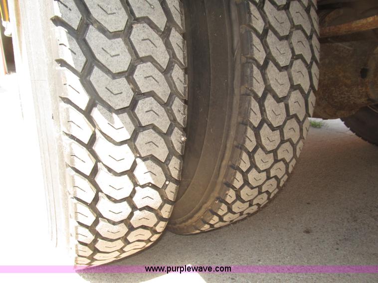 image for item B5178 1990 International 3800 Thomas Built school bus