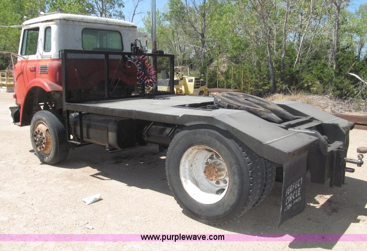 image for item B5188 1978 International CargoStar flatbed truck