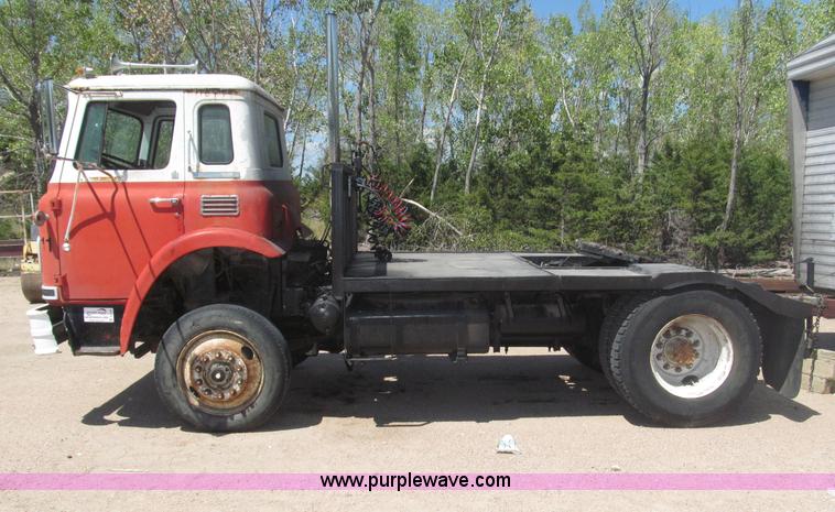 image for item B5188 1978 International CargoStar flatbed truck