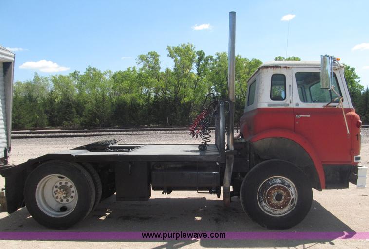 image for item B5188 1978 International CargoStar flatbed truck