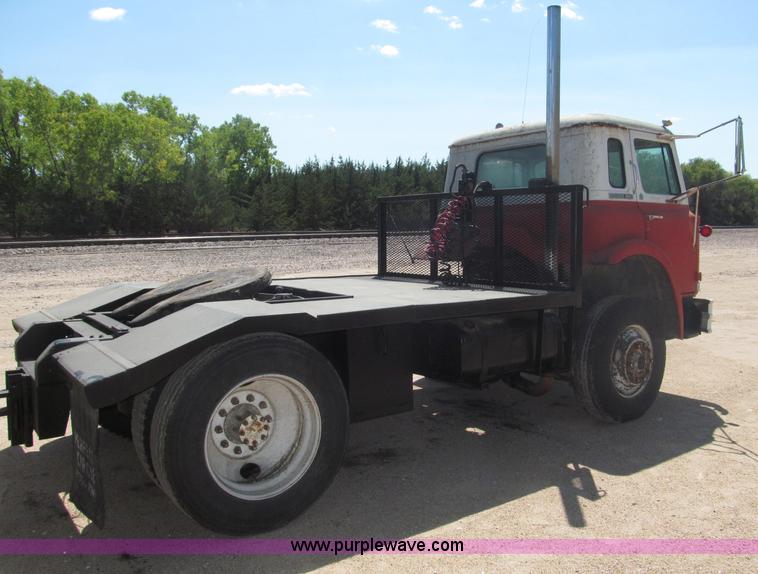 image for item B5188 1978 International CargoStar flatbed truck