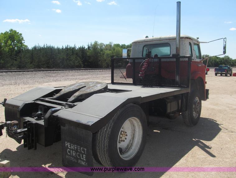 image for item B5188 1978 International CargoStar flatbed truck