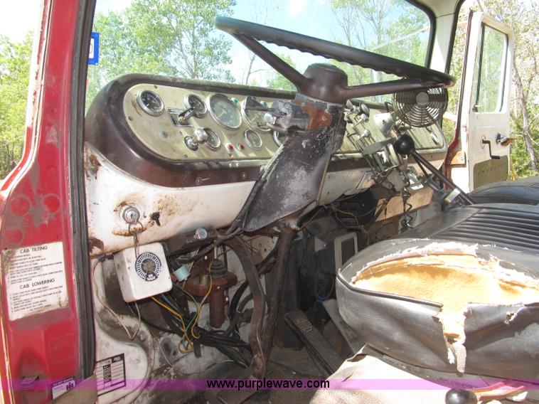 image for item B5188 1978 International CargoStar flatbed truck