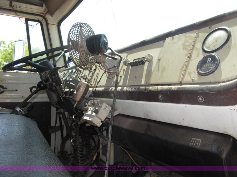 image for item B5188 1978 International CargoStar flatbed truck