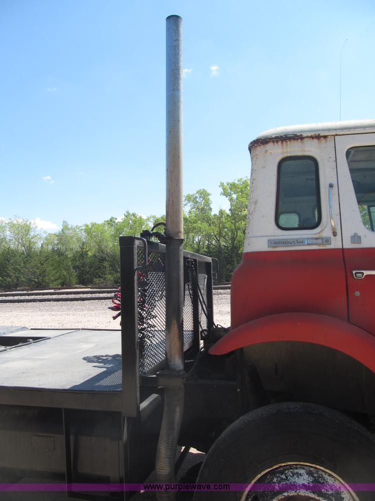 image for item B5188 1978 International CargoStar flatbed truck