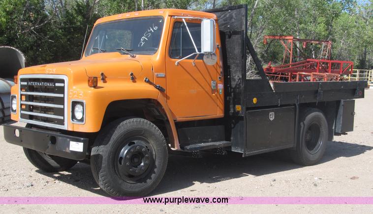 image for item B5191 1979 International 1724 flatbed truck