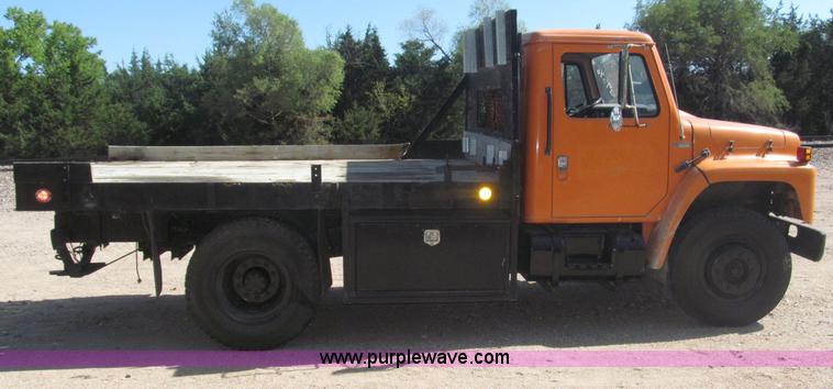 image for item B5191 1979 International 1724 flatbed truck