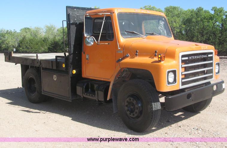 image for item B5191 1979 International 1724 flatbed truck
