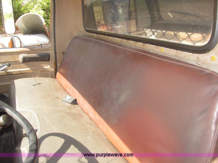 image for item B5191 1979 International 1724 flatbed truck