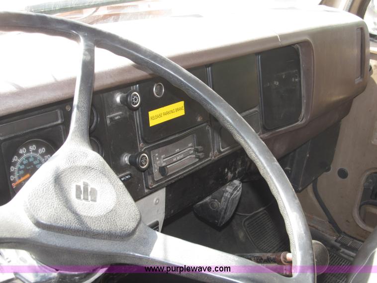 image for item B5191 1979 International 1724 flatbed truck