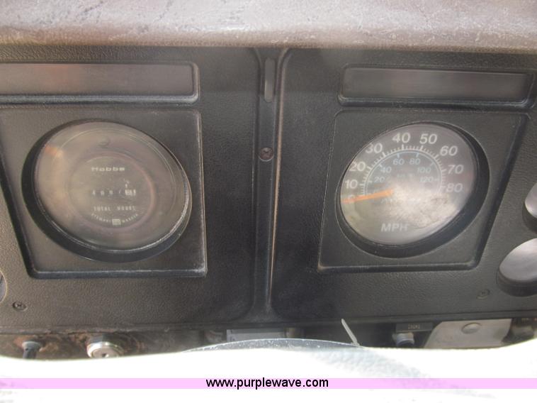 image for item B5191 1979 International 1724 flatbed truck