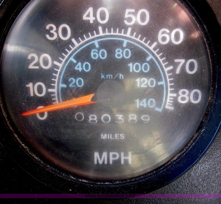 image for item B5191 1979 International 1724 flatbed truck