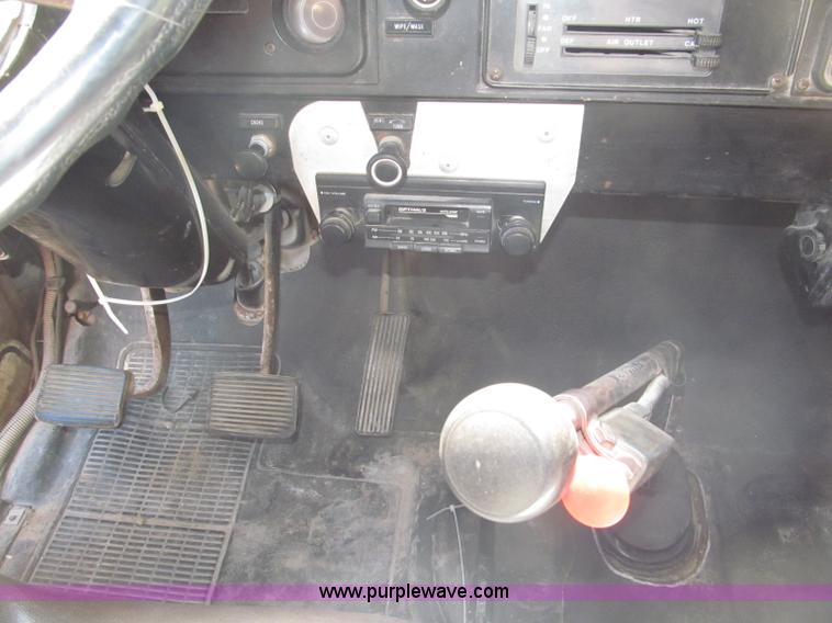 image for item B5191 1979 International 1724 flatbed truck