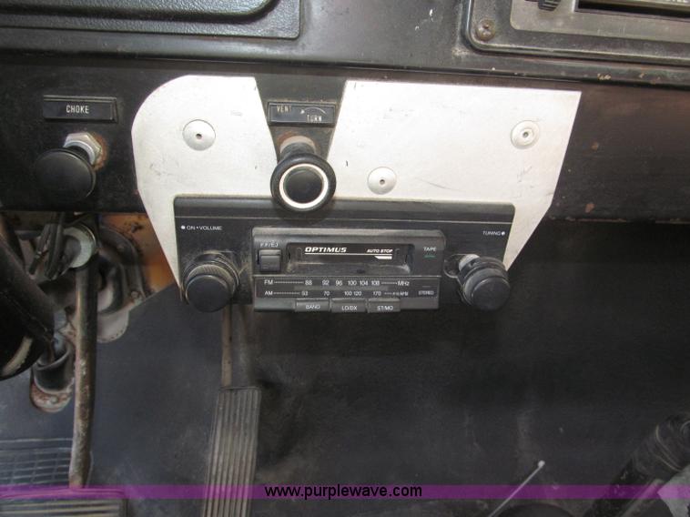 image for item B5191 1979 International 1724 flatbed truck