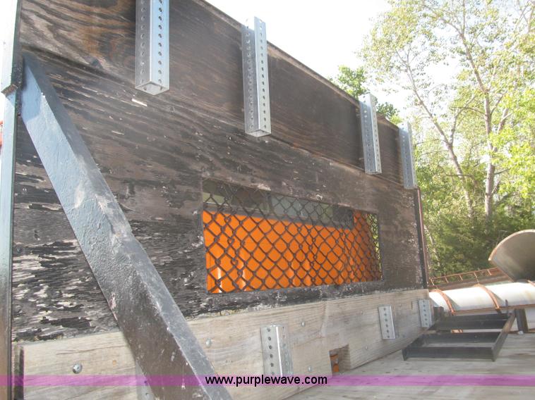 image for item B5191 1979 International 1724 flatbed truck