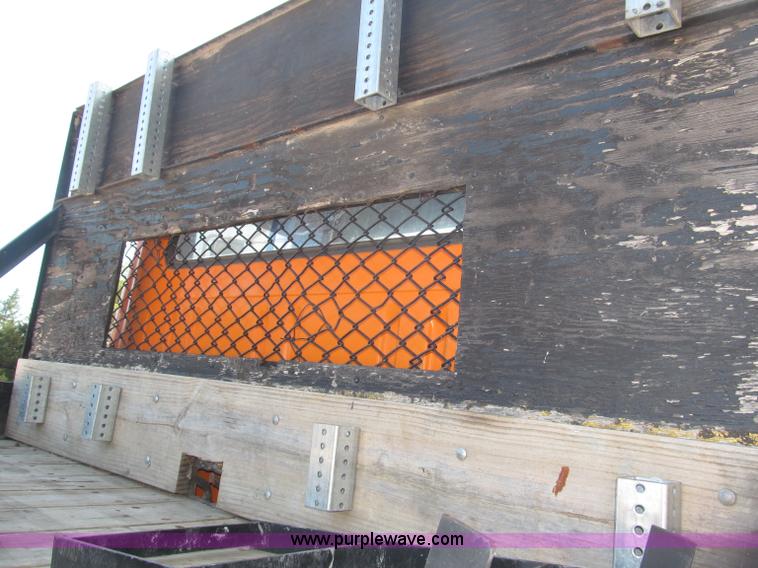 image for item B5191 1979 International 1724 flatbed truck