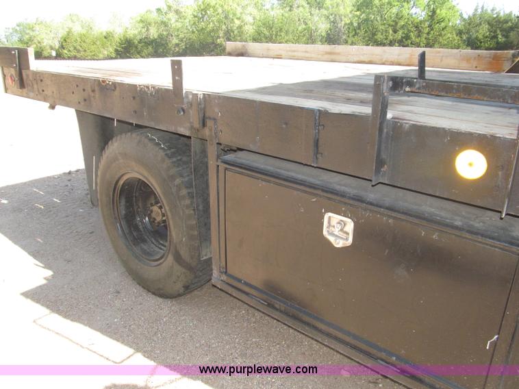 image for item B5191 1979 International 1724 flatbed truck