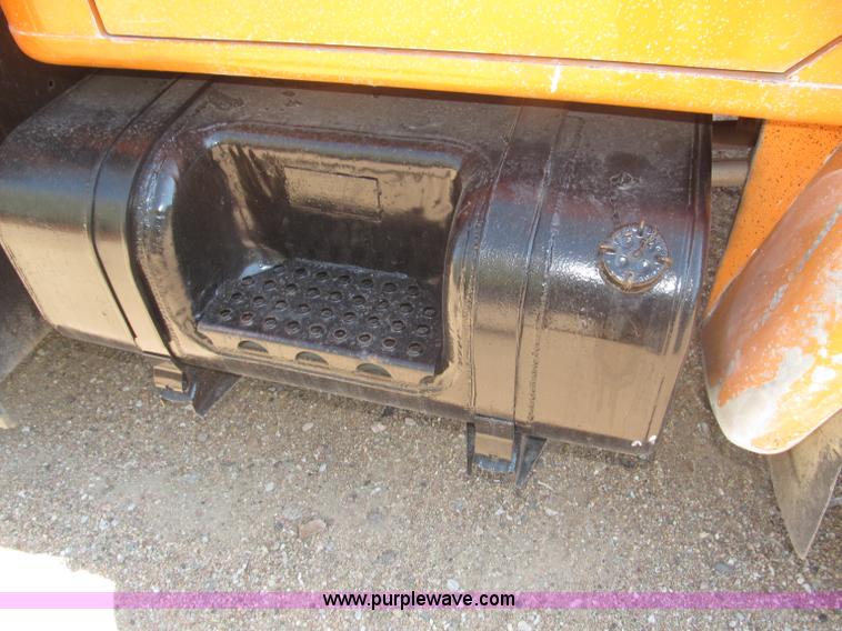 image for item B5191 1979 International 1724 flatbed truck