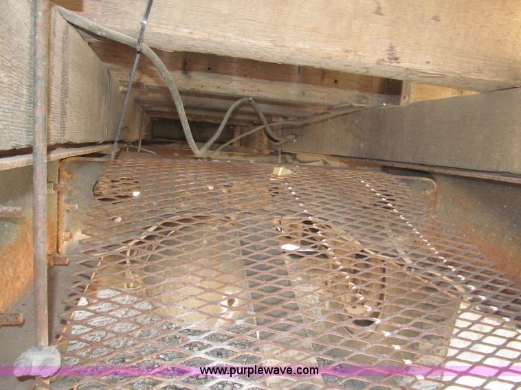 image for item B5191 1979 International 1724 flatbed truck