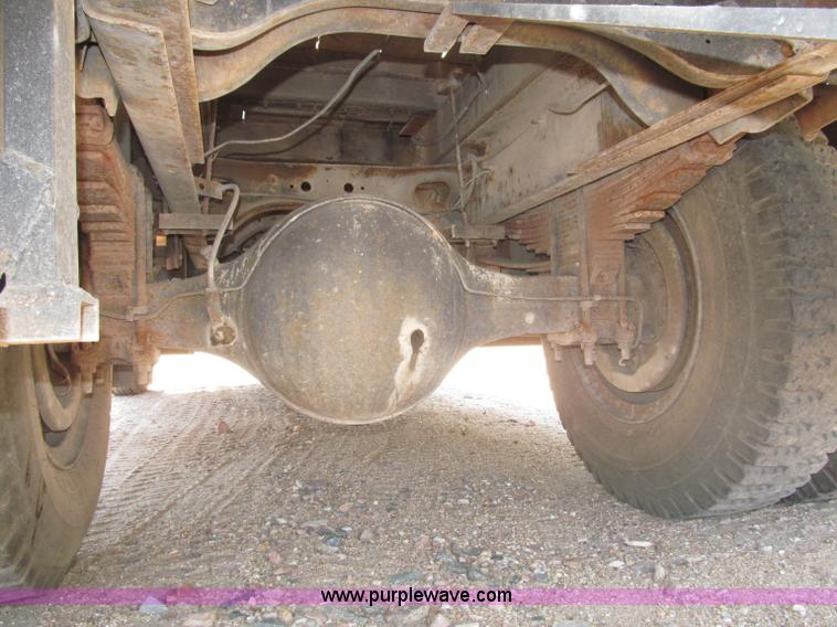 image for item B5191 1979 International 1724 flatbed truck