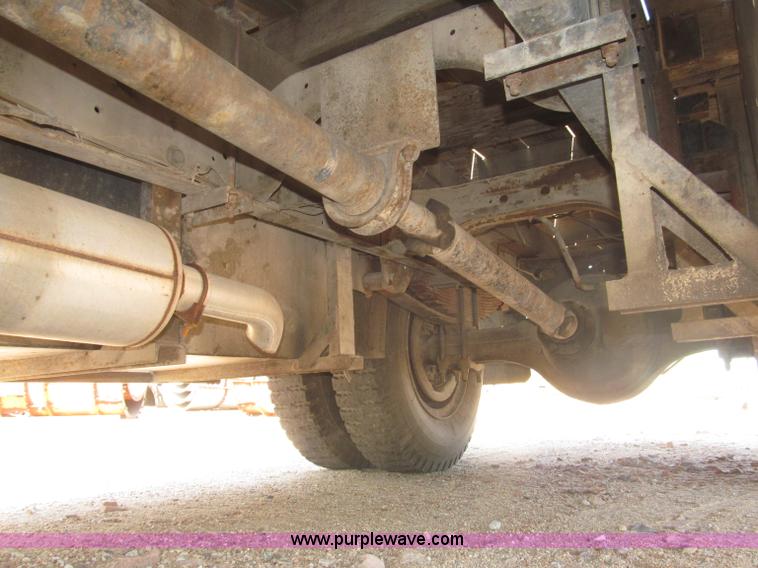 image for item B5191 1979 International 1724 flatbed truck