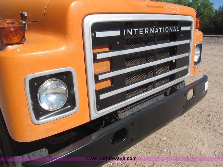 image for item B5191 1979 International 1724 flatbed truck