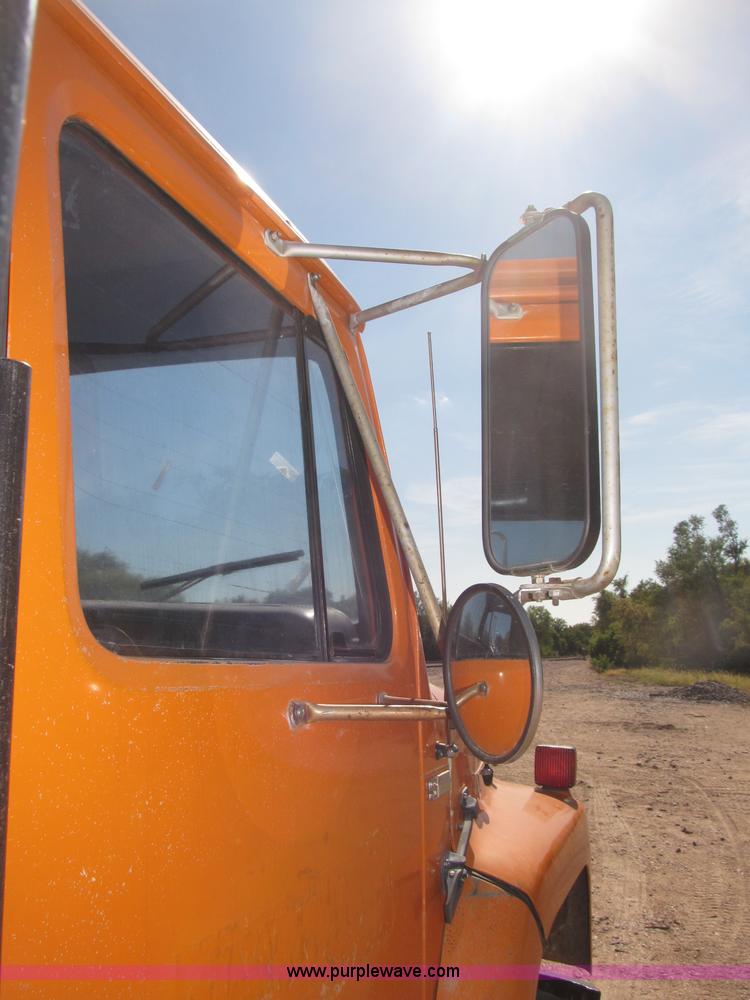 image for item B5191 1979 International 1724 flatbed truck