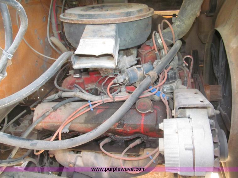 image for item B5191 1979 International 1724 flatbed truck