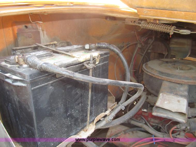 image for item B5191 1979 International 1724 flatbed truck