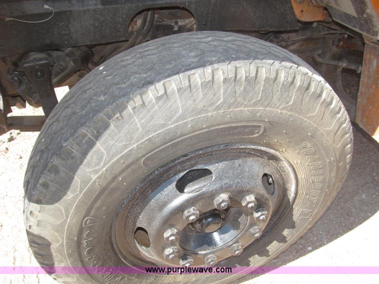 image for item B5191 1979 International 1724 flatbed truck