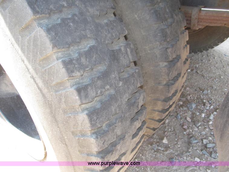 image for item B5191 1979 International 1724 flatbed truck