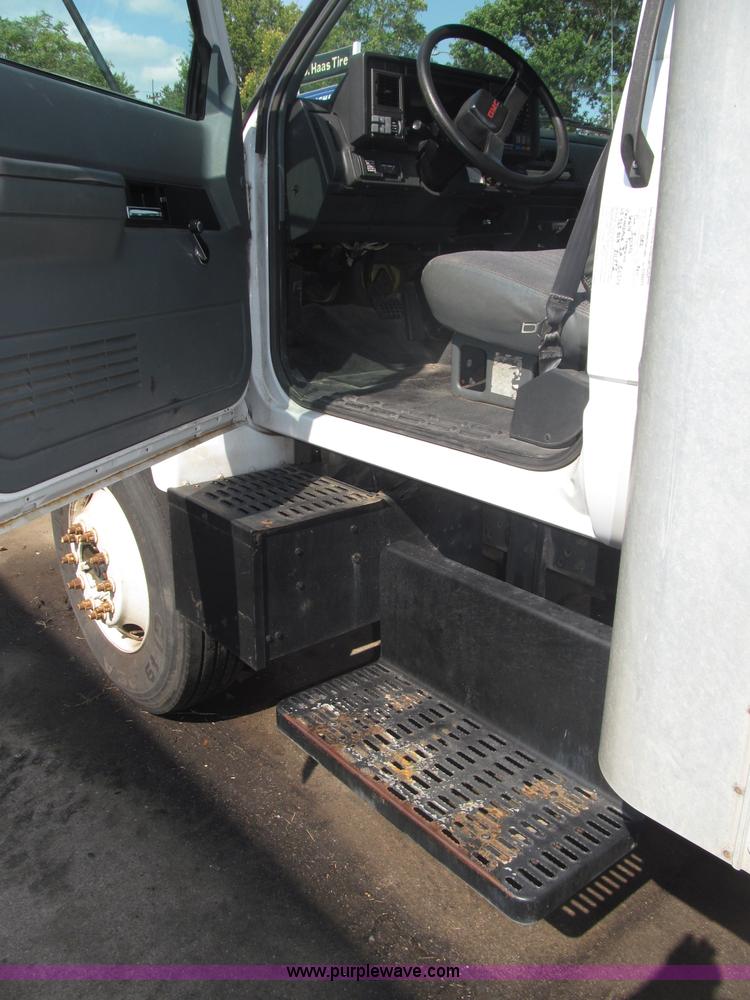 image for item B5203 1998 GMC C6500 box truck