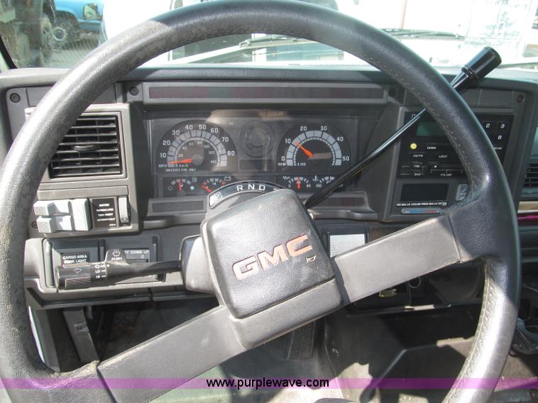 image for item B5203 1998 GMC C6500 box truck